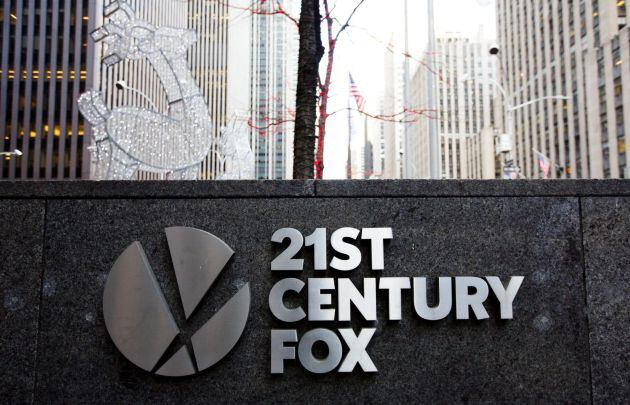 Fotografía de archivo del 9 de diciembre de 2016 que muestra el rótulo de 21st Century Fox en sus oficinas de Nueva York