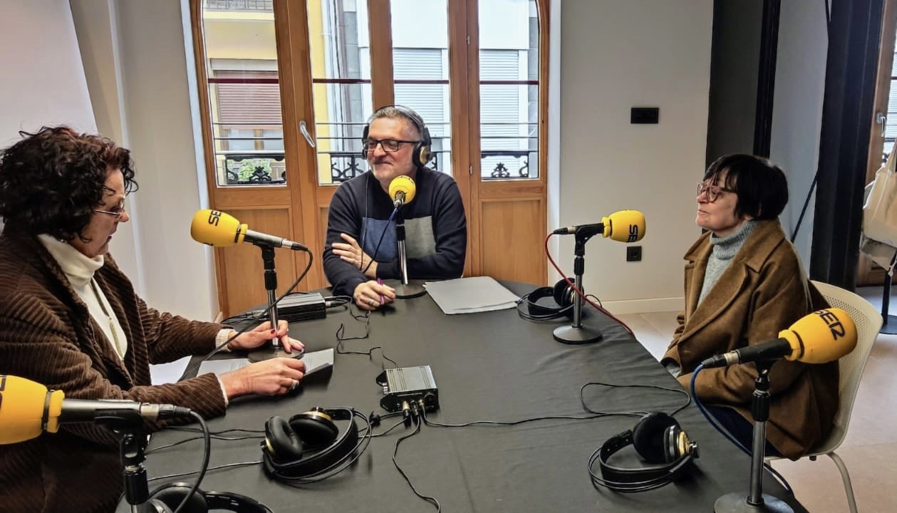 Esther Galarza y Marina Barrena han hablado de la exposición instalada en Andretxea