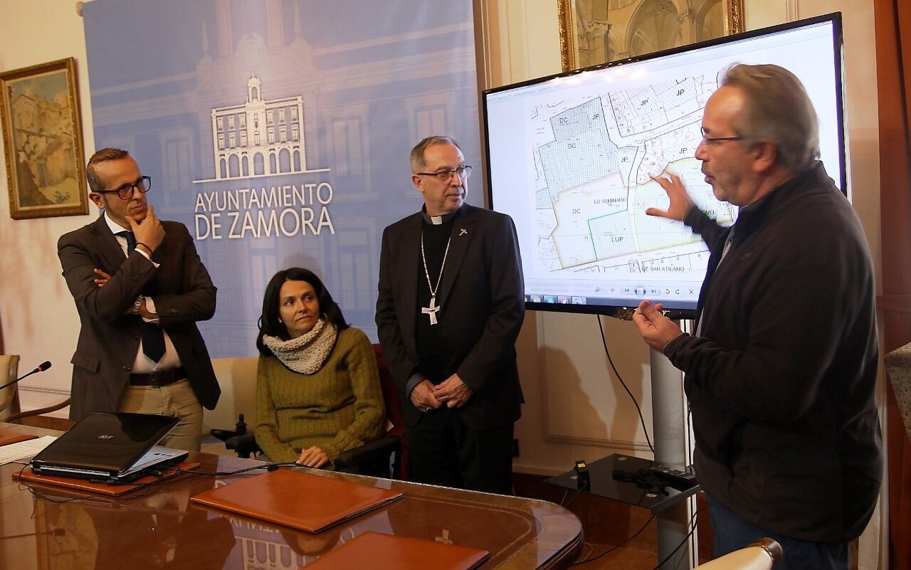 El alcalde de Zamora, Francisco Guarido, en la presentación del convenio