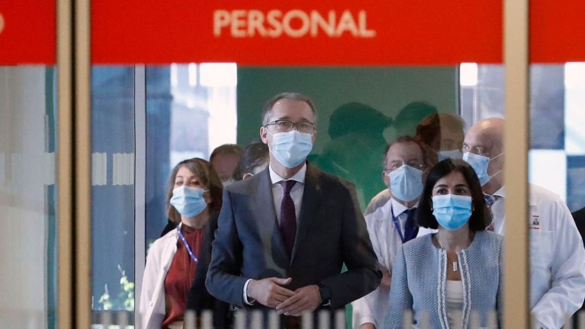 La ministra Darias sitúa a Asturias como ejemplo del "buen trabajo" en la campaña de vacunación