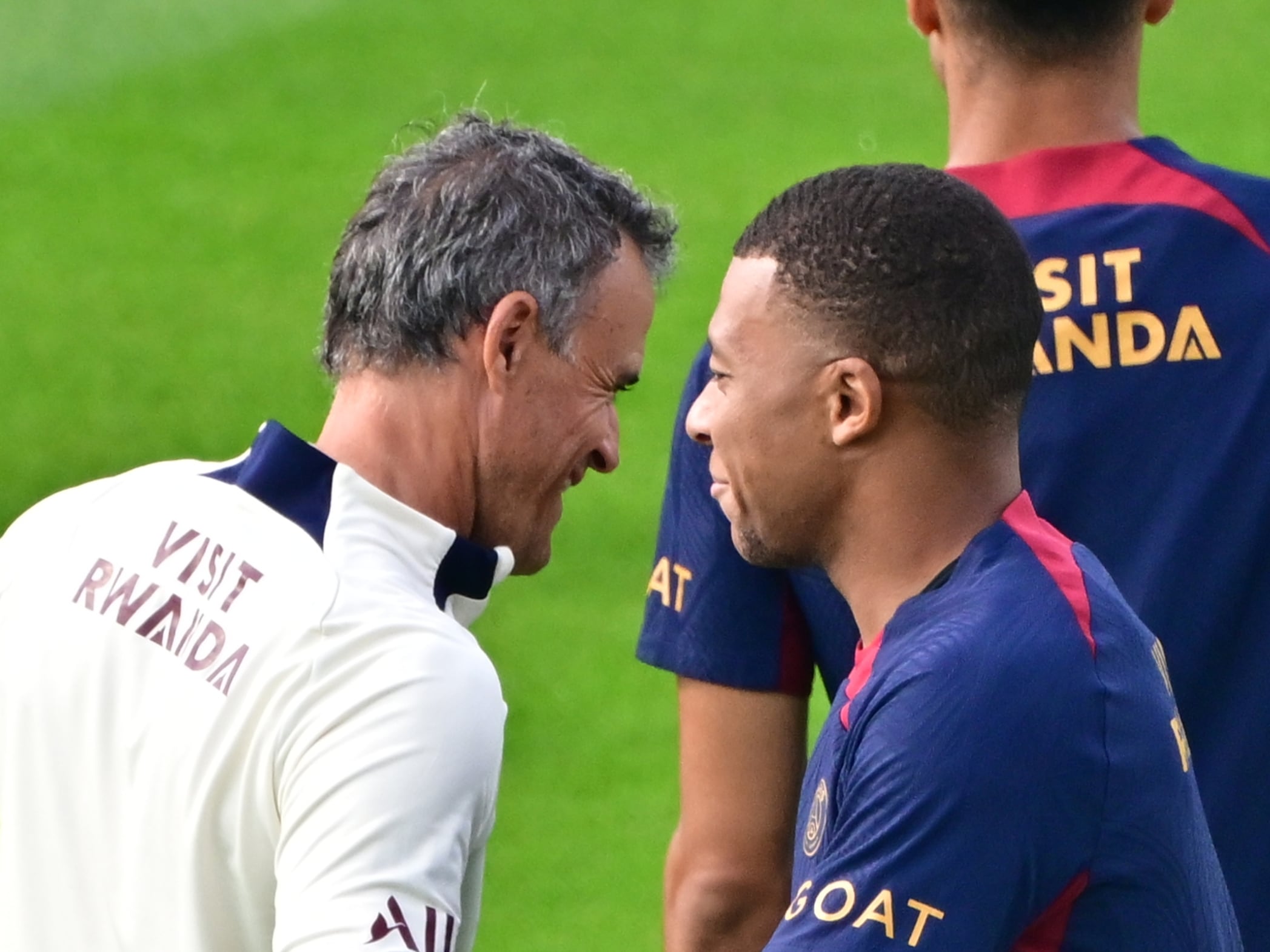 Luis Enrique y Kylian Mbappé, durante un entrenamiento con el Paris Saint Germain