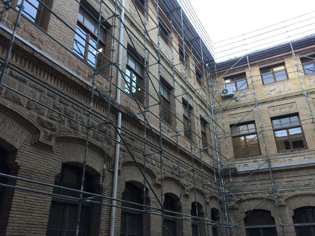 Las obras de rehabilitación y accesibilidad al edificio del Viaducto de la Politècnica tendrán una duración de medio año.