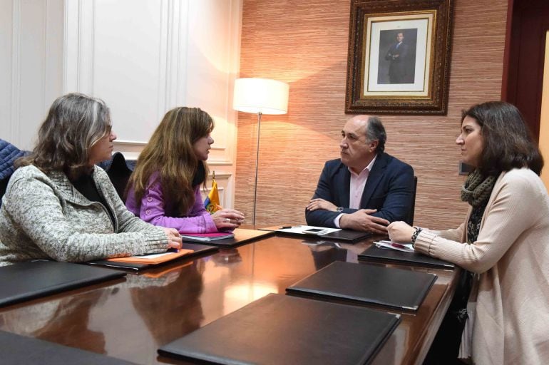 Reunión entre responsables de la Cruz Blanca y del Ayuntamiento de Algeciras