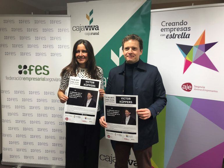 Beatriz Serrano, directora de la Fundación Caja Rural y Miguel Antona, presidente de AJE Segovia.