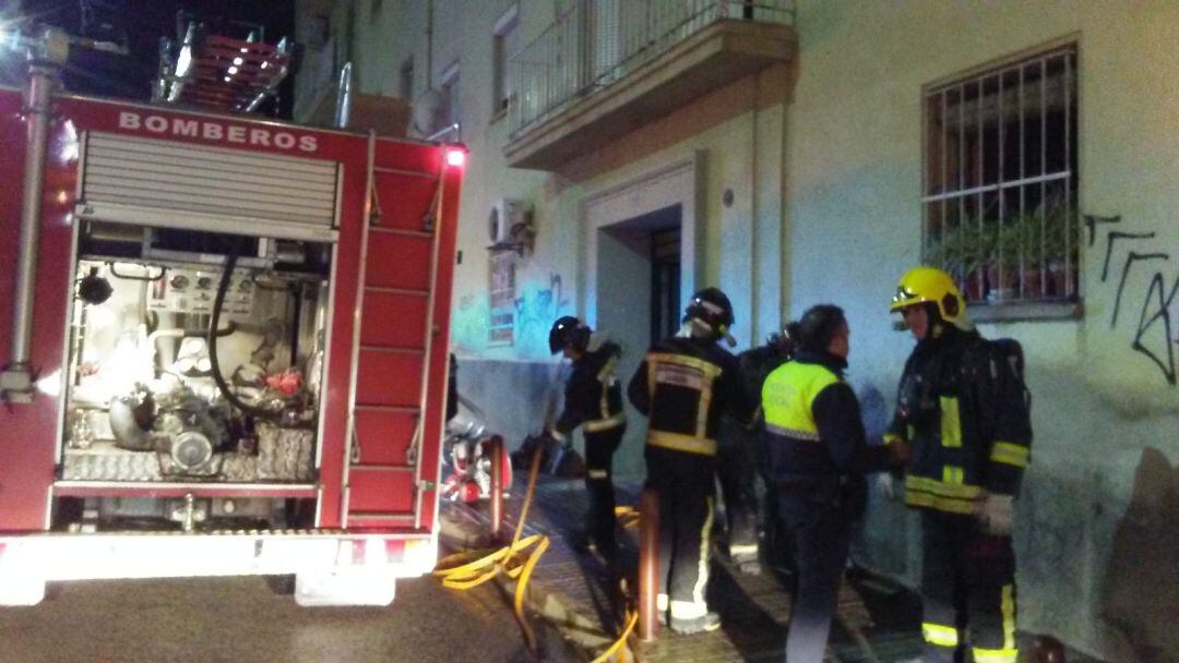 El cuerpo de Bomberos se afanó en la extinción del incendio