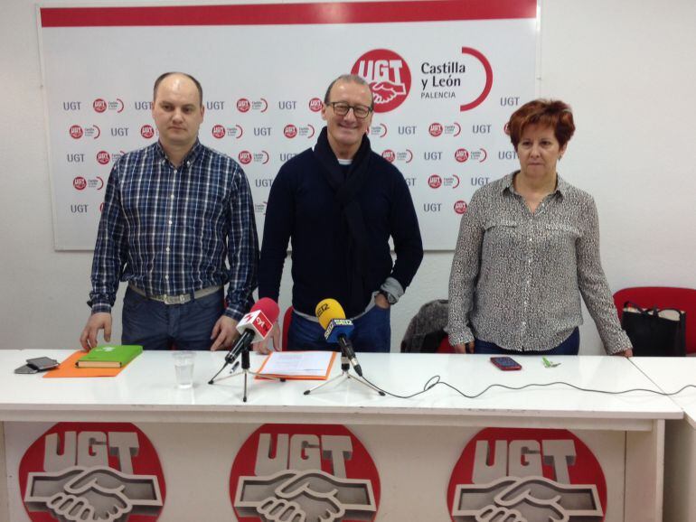 Julián Martínez en el centro de la imagen durante la presentación del XII Congreso Provincial de UGT