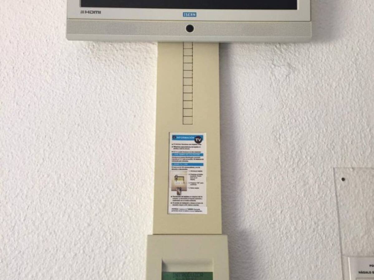 El Diputado del Común quiere eliminar el cobro por ver la televisión en los hospitales