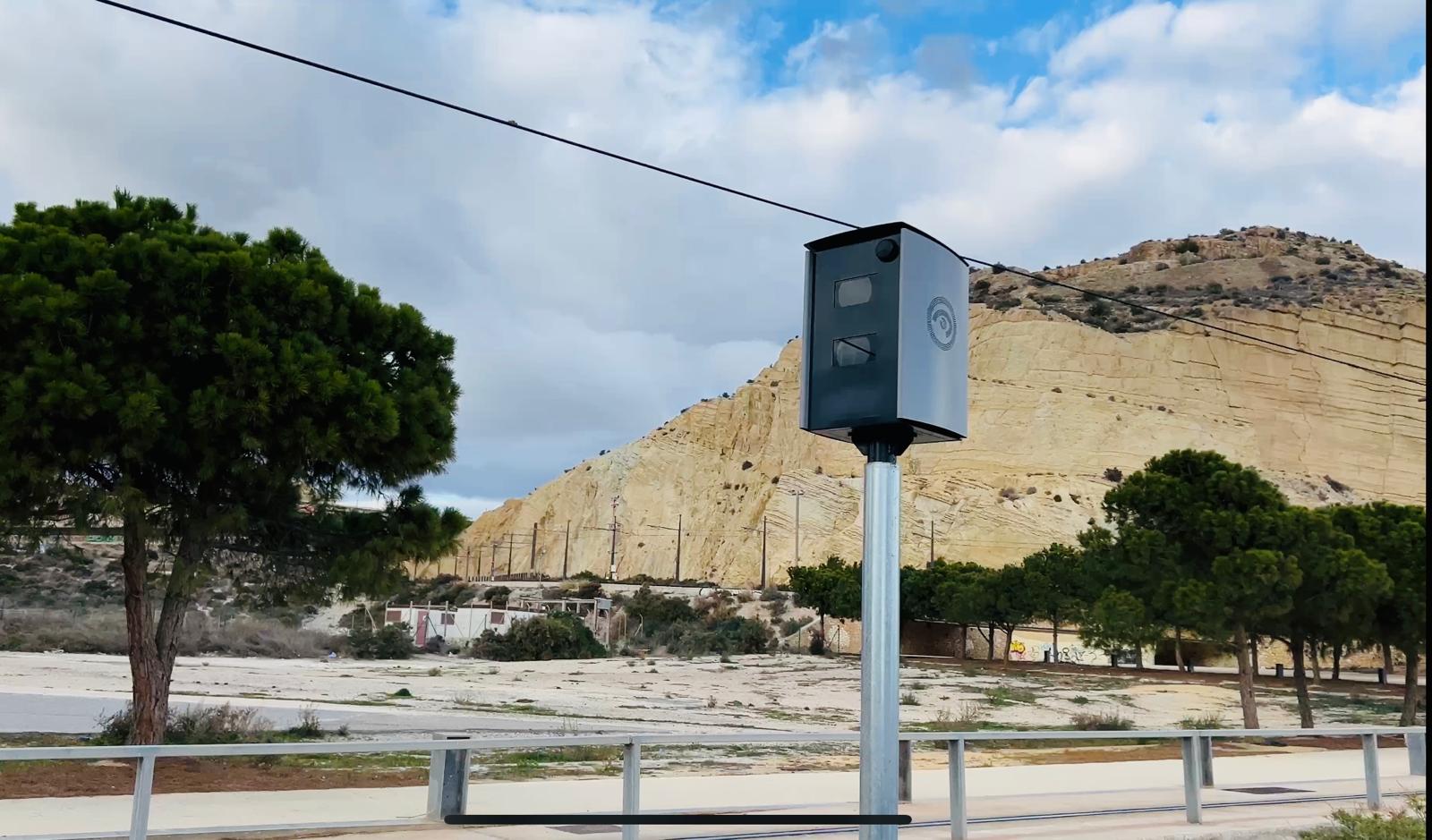 Nuevo radar que entra en funcionamiento este viernes, 17 de enero, en la avenida de Villajoyosa, en la cantera, en Alicante