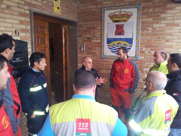 Efectivos de emergecias 112, bomberos y guardia civil reanudan la búsqueda de Paco Ruiz, vecino de Pulianas desaparecido desde el míercles 6 de enero