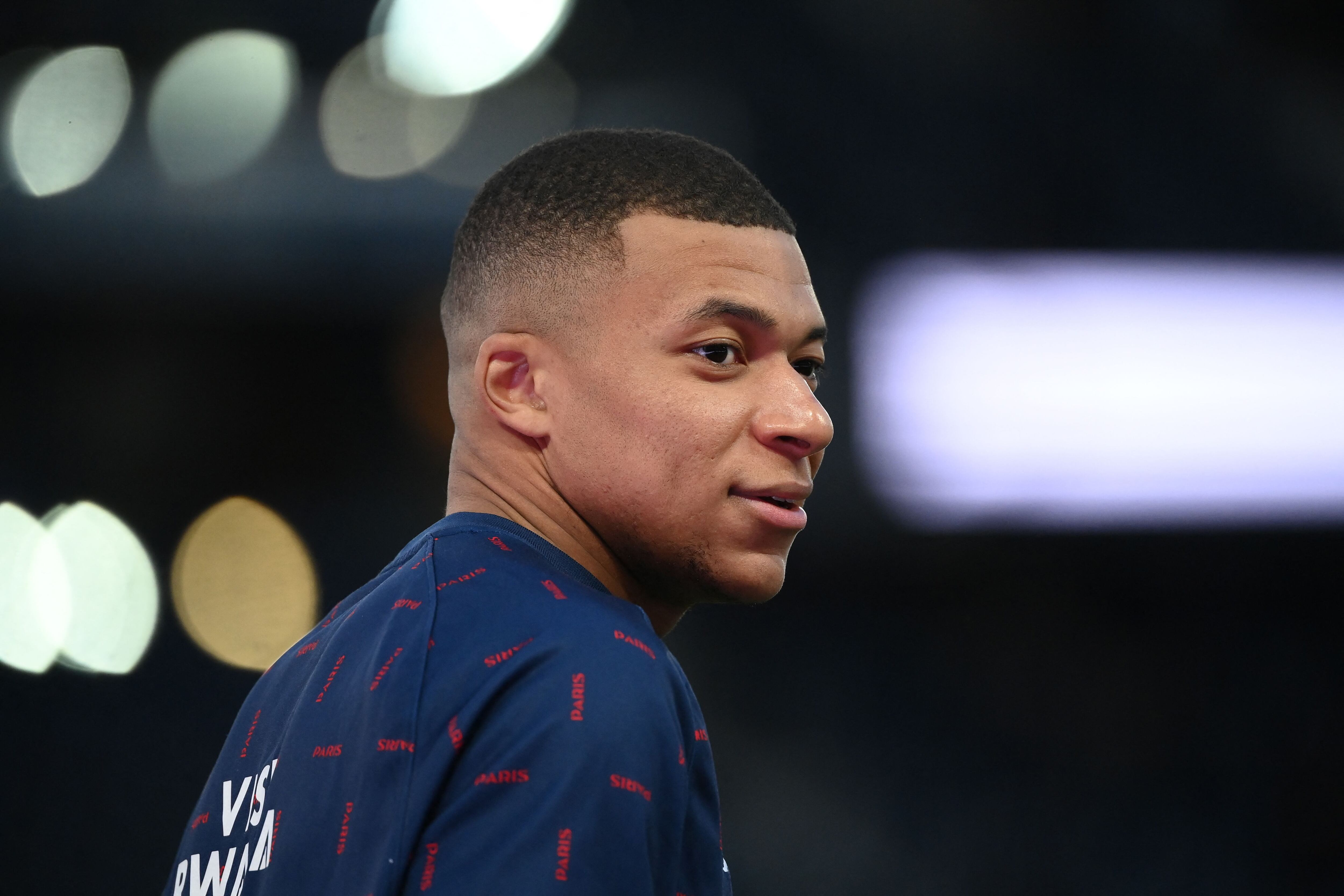 Kylian Mbappe, en la previa del partido engre el PSG y el Lorient (Photo by FRANCK FIFE / AFP) (Photo by FRANCK FIFE/AFP via Getty Images)