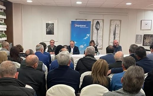 Imagen de la reunión de los populares