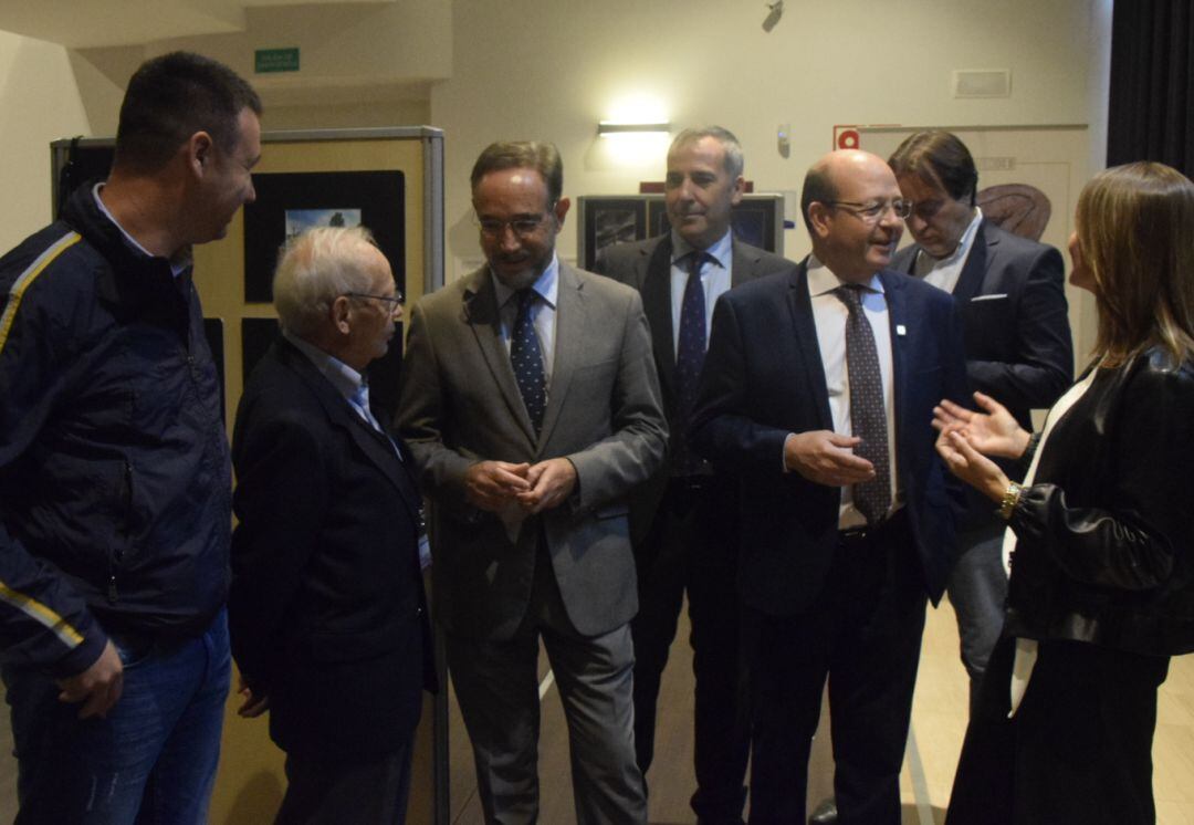 Felipe López, consejero de fomento, en su visita a El Pósito.