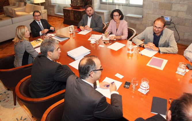 El presidente catalán, Artur Mas, se ha reunido en el Palau de la Generalitat con los líderes de CiU, ERC, ICV-EUiA y la CUP para fijar la hoja de ruta del 9N.