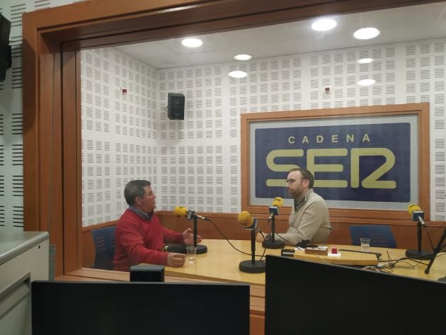 José Antonio Luque en el estudio de Radio Córdoba