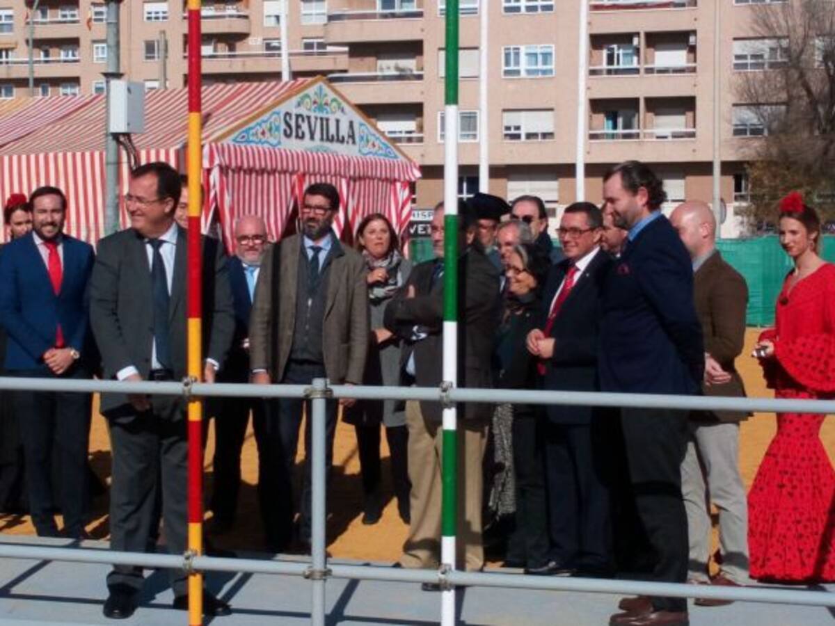 La portada de la Feria de Abril empieza a tomar cuerpo