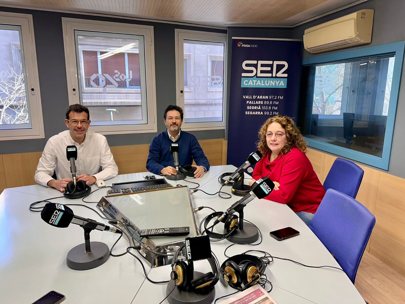 D'esquerra a dreta Amador Marquès diputat al Congrés pel PSC; Isidre Gavin, de Junts i Inés Granollers, d'ERC.