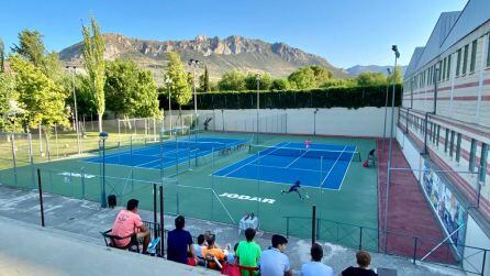 Momento de uno de los partidos en las pistas del Complejo Polideportivo Palomares