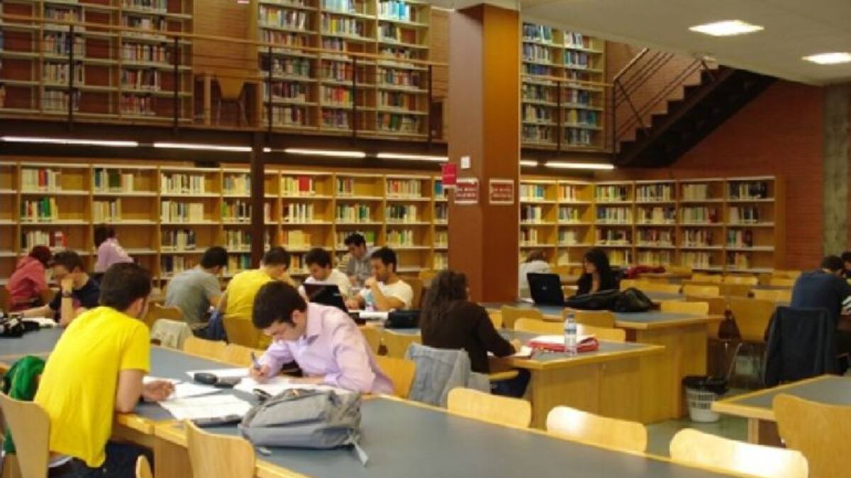 La UCLM garantiza las becas