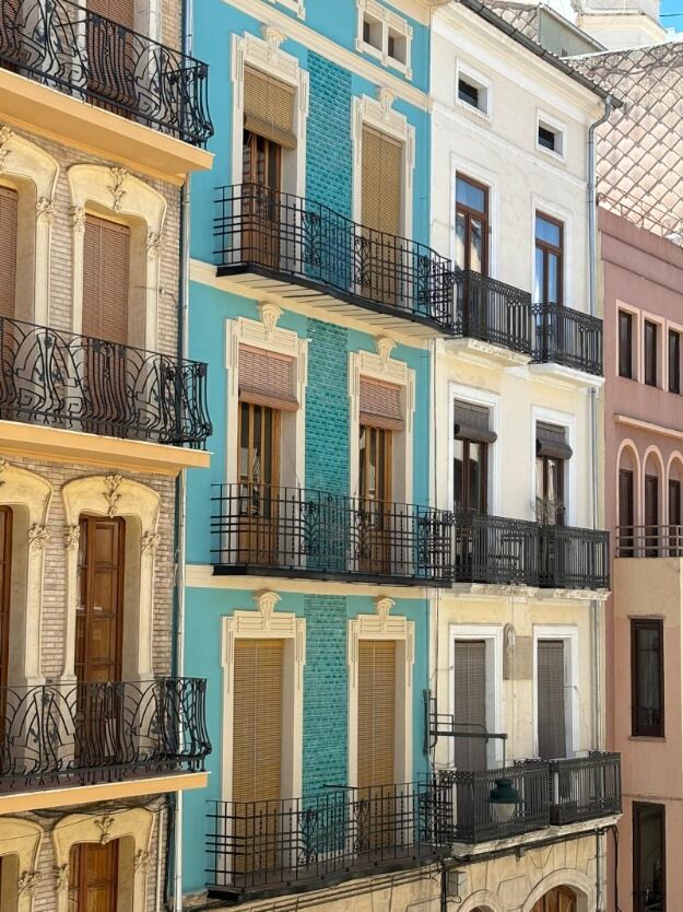 Fachada finca rehabilitada en Alcoy