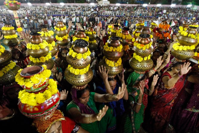 Multitudinaria celebración religiosa en India