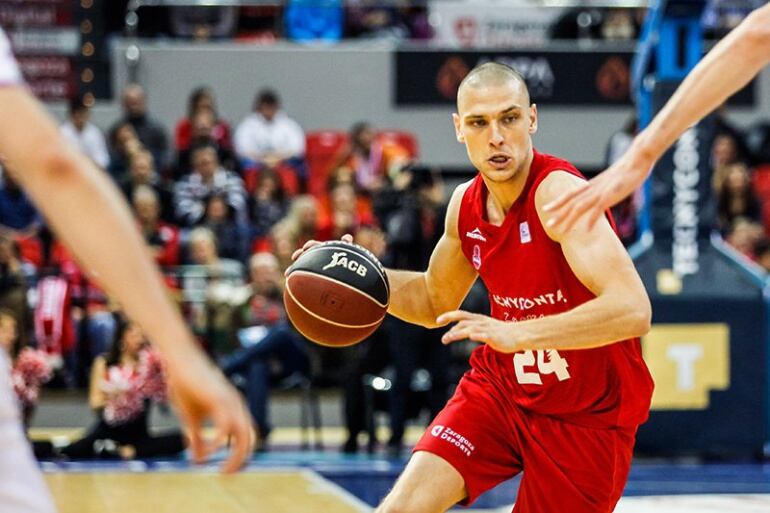 Michalak tuvo minutos en el partido ante el Baskonia