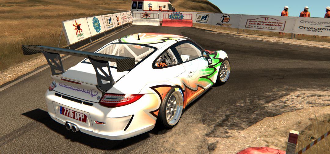 El Porsche 911 GT3 de David Pérez en plena competición.