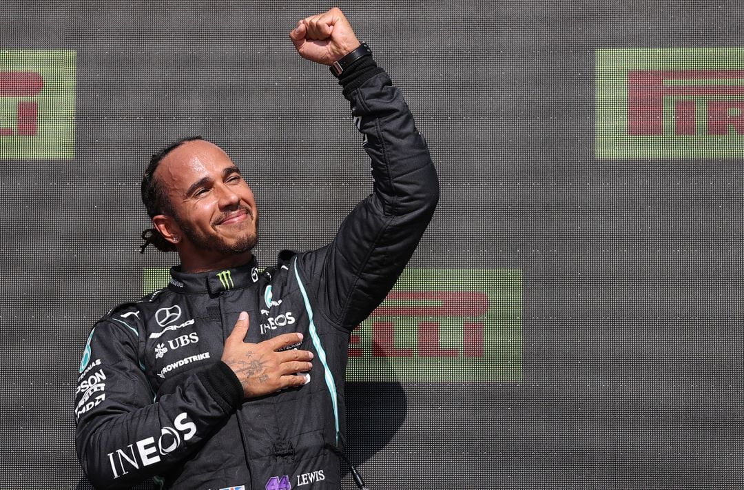 Lewis Hamilton, en lo más alto del podio