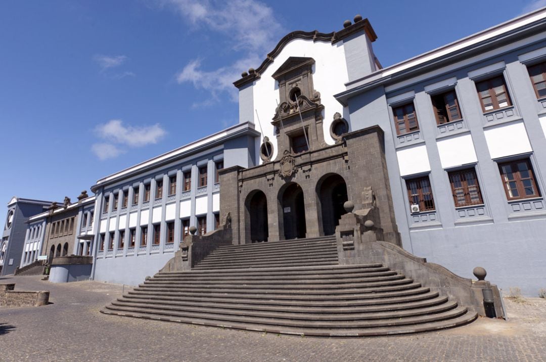 La Universidad de La Laguna imparte en su Campus Central los estudios relacionados con Magisterio Infantil y Primaria que carecen, según los estudiantes, de los profesores adecuados para el desarrollo normal de los Trabajos de Final de Grado en el curso 2021-2022