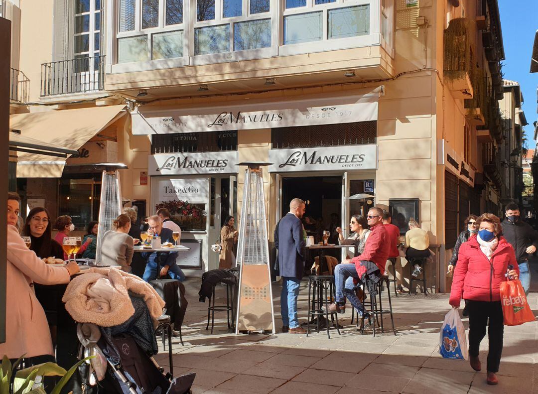 Terraza de un establecimiento hostelero en pleno centro de Granada