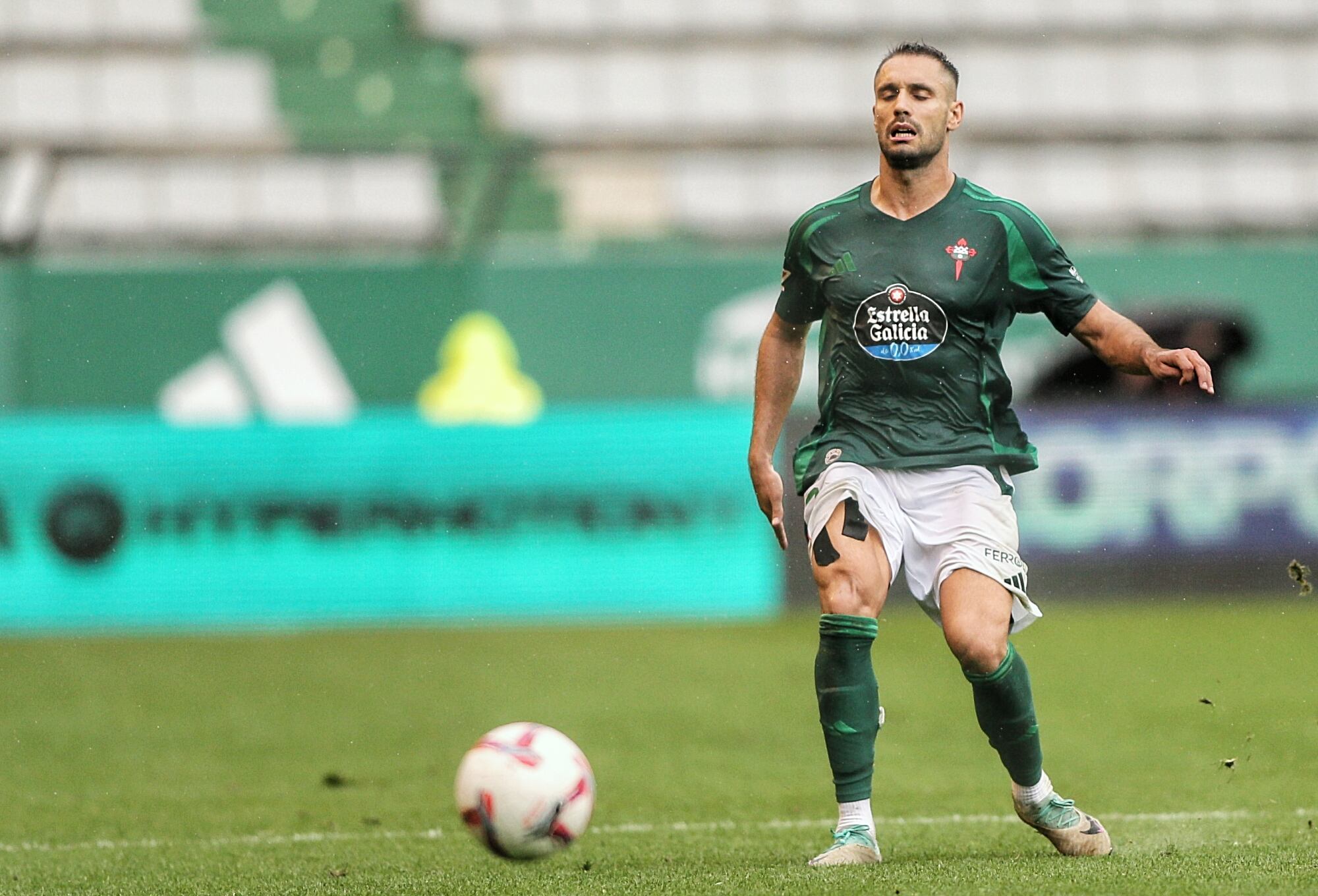 Rober Correa, en una imagen del Racing-Elche de A Malata (foto: Cadena SER)