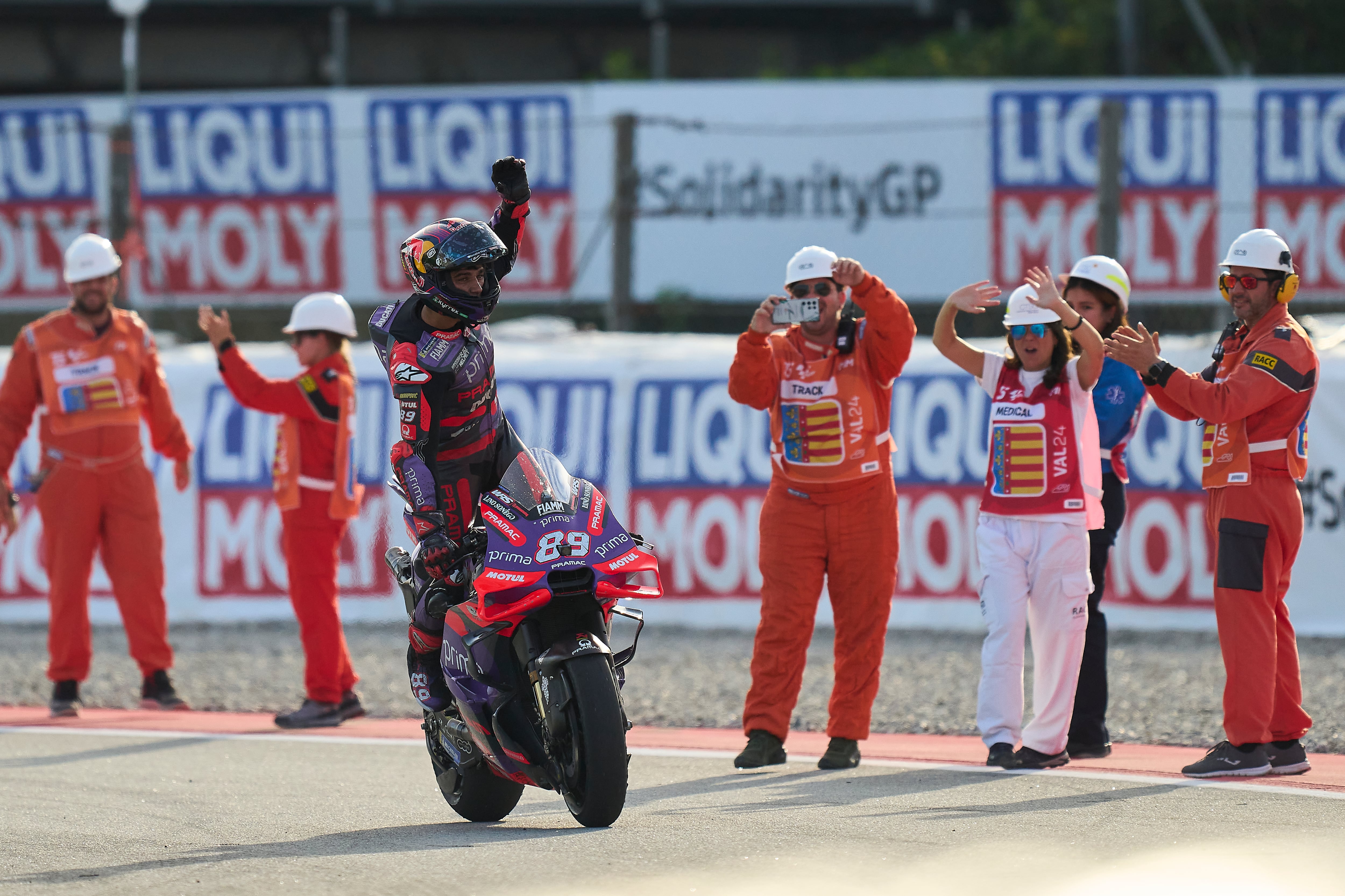 Jorge Martín se corona como campeón del mundo de MotoGP con un tercer puesto en Barcelona