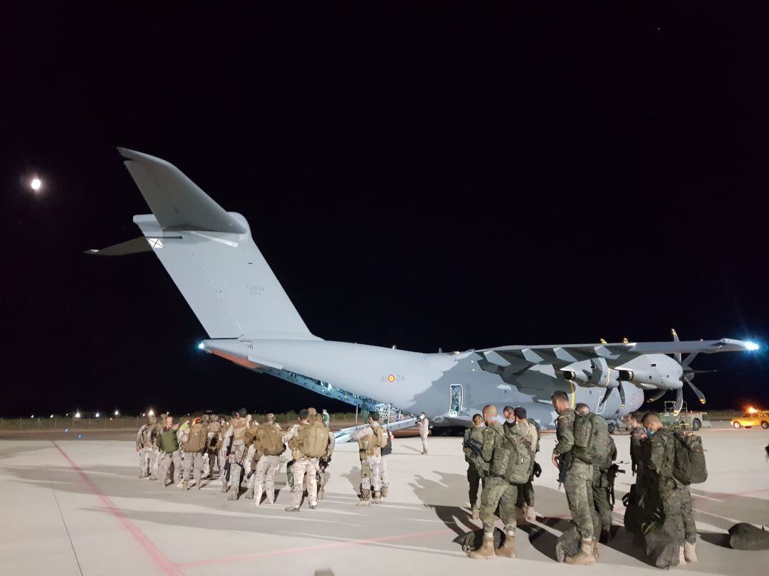 Embarcan en el A400M los militares españoles que viajan a Dubai para evacuar a españoles en Afganistán