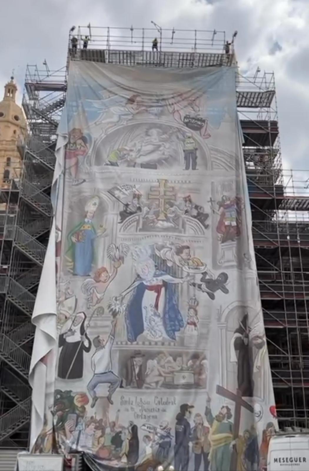 La lona de la fachada de la Catedral de Murcia ya es historia