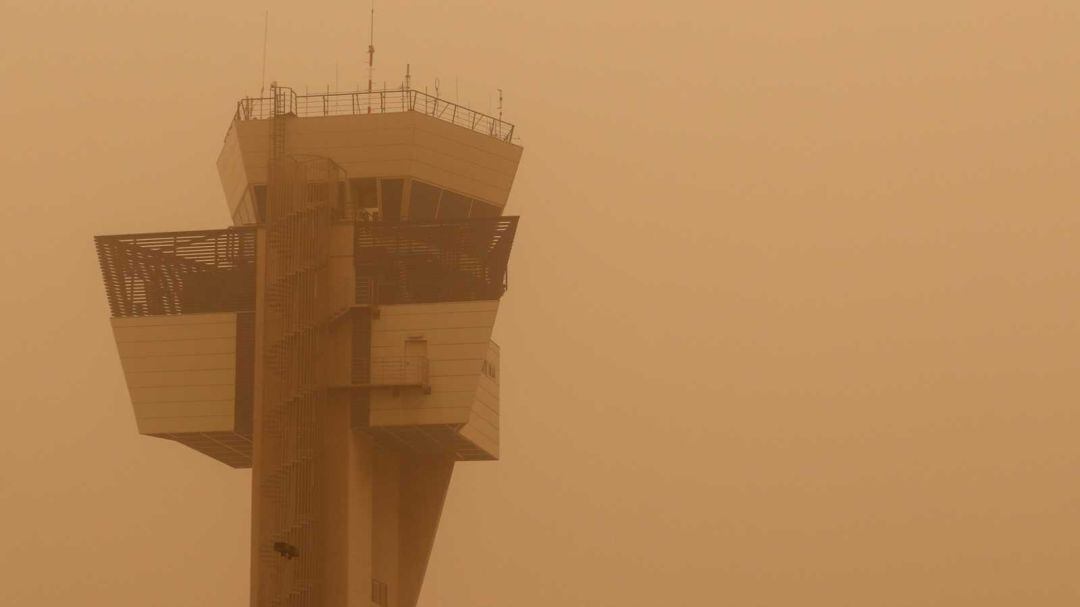 Calima en el aeropuerto de Gran Canaria