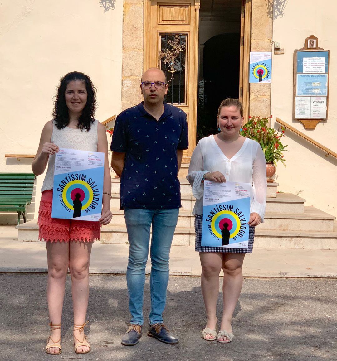El teniente de alcalde del Área de Bienestar social, familia y mayores, Óscar Valero; María Prades, teniente de alcalde del Área de Cultura y Fiestas y María Baila, concejal del Área de Promoción Económica.