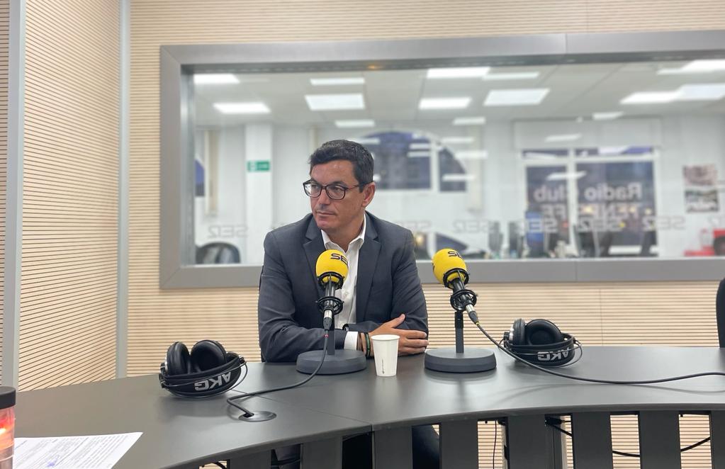 Pablo Rodríguez, consejero de Obras Públicas, Vivienda y Movilidad en los estudios de Radio Club Tenerife