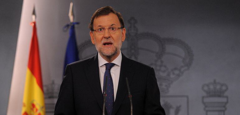 MADRID, SPAIN - SEPTEMBER 28:  Spanish Prime Minister Mariano Rajoy makes a brief statement to the press at the Moncloa palace on September 28, 2015 in Madrid Spain. Yesterday a coalition of pro-independence parties won a majority 72 seats in the 135-seat