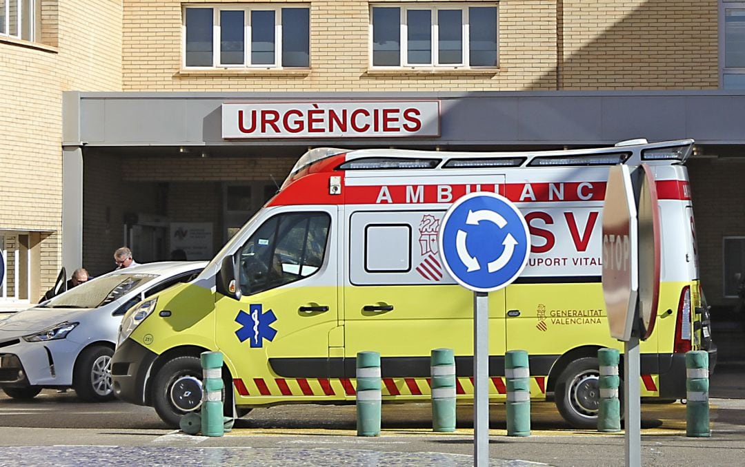 Ambulancia en el Hospital General. Imagen de archivo