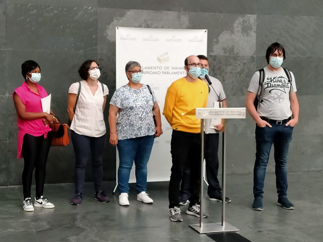 Representantes del Comité de Empresa de la planta de Siemens-Gamesa en Aoiz, a la salida de su reunión con el presidente del Parlamento navarro, Unai Hualde