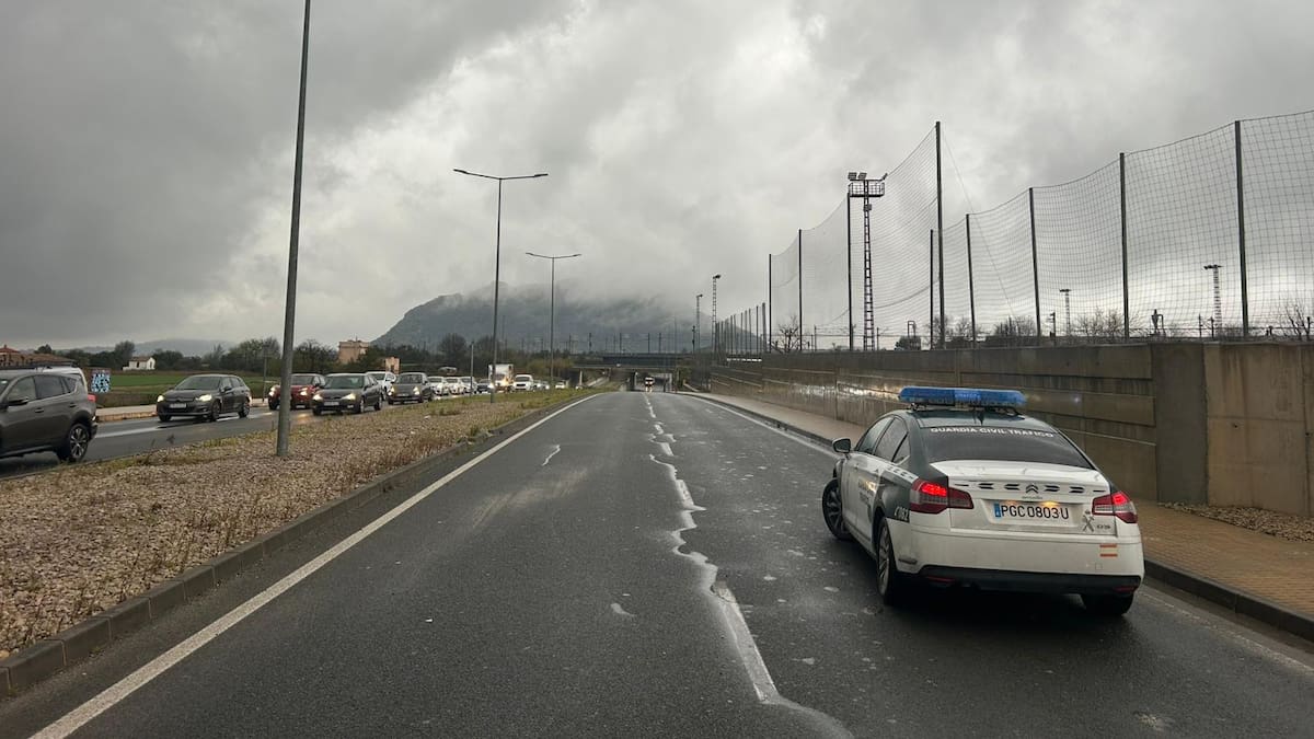 El aguacero causa el corte de la ronda exterior de Xàtiva