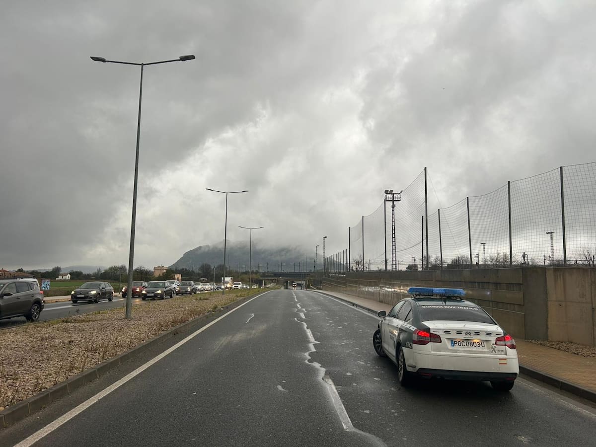 El aguacero causa el corte de la ronda exterior de Xàtiva