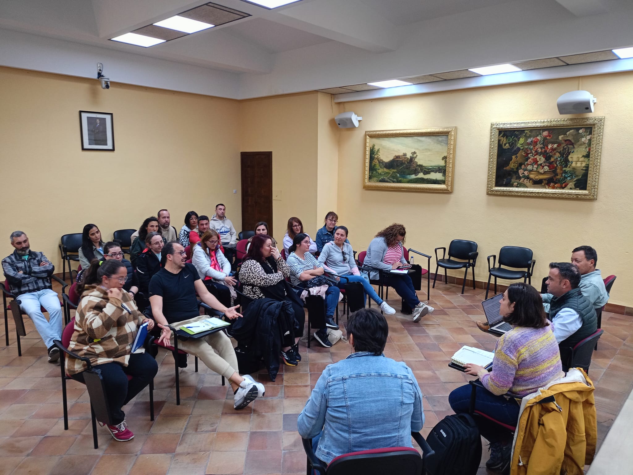 Reunión de padres y AMPA del CEIP San Gil con el alcalde y concejales del equipo de gobierno de Cuéllar