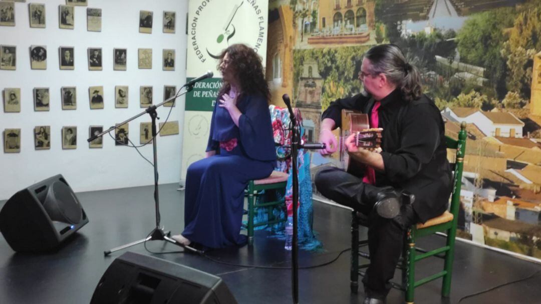 Recital en la sede de la Peña Flamenca “El olivo del cante”.