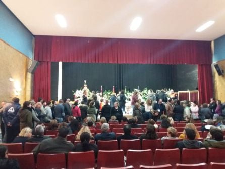 Momento de la capilla ardiente, en el Salón de Actos de la Casa Municipal de la Cultura