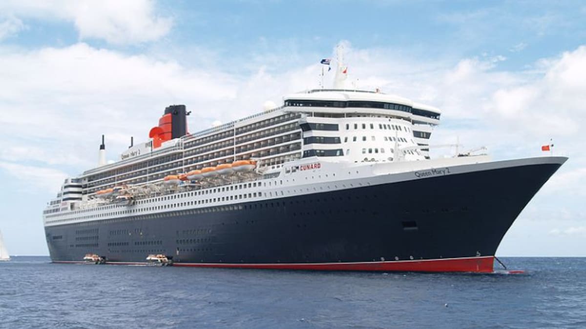 El QM2 amarra por primera vez en el muelle de Cádiz