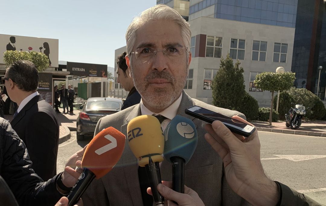 Mauricio García de la Vega a la entrada de la vista previa contra el Real Murcia