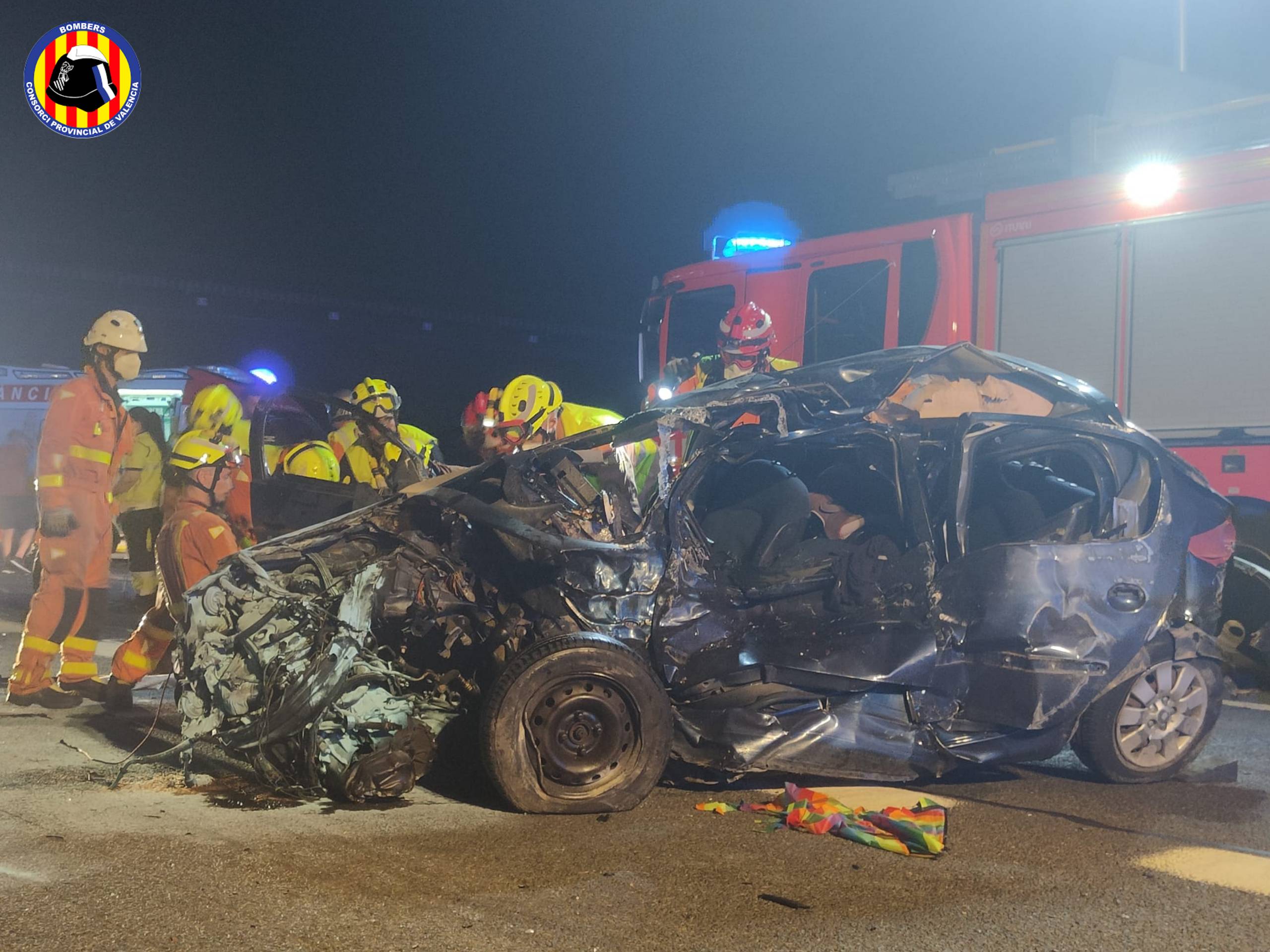 Dos personas mueren en un accidente de tráfico esta noche en Sagunt.