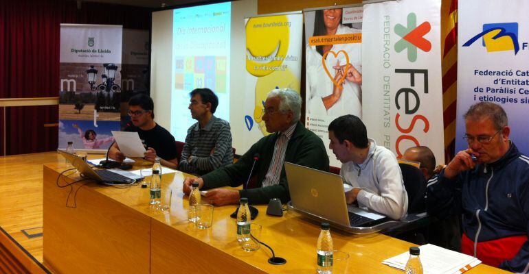 Persones amb discapacitat de diferents associacions de Lleida han llegit un manifest unitari en què han demanat que "se'ns escolti!"