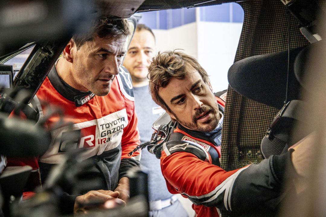 Marc Coma y Fernando Alonso, en la tercera etapa del Rally de Marruecos.