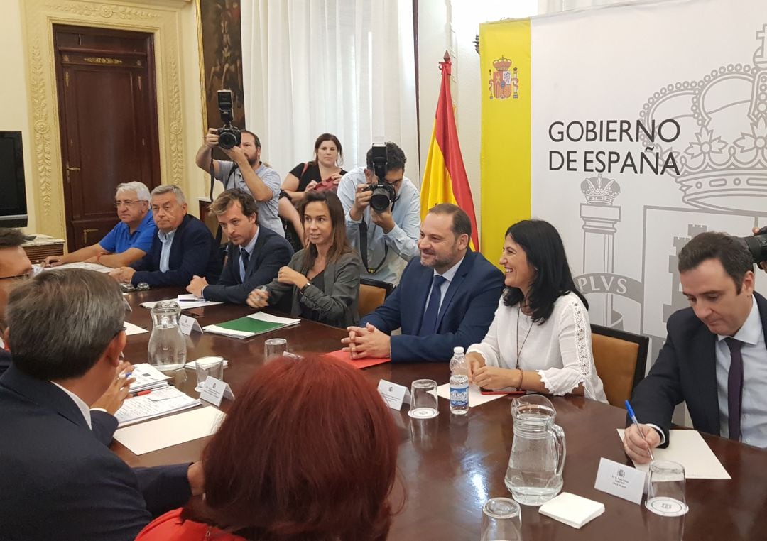 El ministro de Fomento reunido con la Mesa del Ferrocarril de Granada